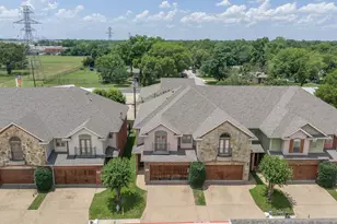 121 Corinna Ct, Hurst, TX 76053 - Photo 3