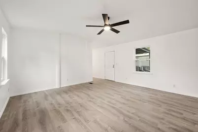 52 Thousand Oaks Mhp, Mansfield, TX 76063 - Photo 5