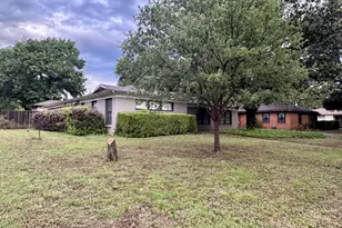 301 Makarwich Ct, River Oaks, TX 76114 - Photo 3