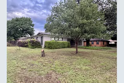 301 Makarwich Court, River Oaks, TX 76114 - Photo 3