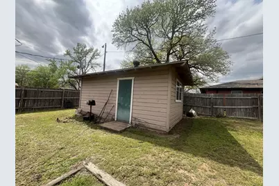 301 Makarwich Court, River Oaks, TX 76114 - Photo 5