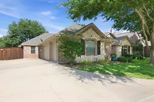 8332 Valley Oaks Dr, North Richland Hills, TX 76182 - Photo 3