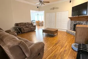 253 S Natural Springs Ln, Azle, TX 76020 - Photo 5