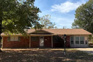 240 SW 31st St, Paris, TX 75460 - Photo 1