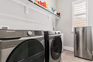 12767 Royal Oaks Ln, Farmers Branch, TX 75234 - Photo 17