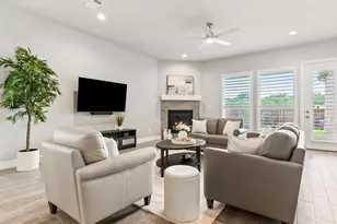 12767 Royal Oaks Ln, Farmers Branch, TX 75234 - Photo 9