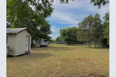 628 W 3rd Street, Burkburnett, TX 76354 - Photo 5