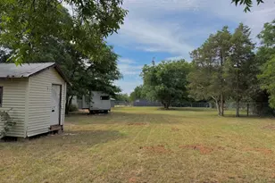628 W 3rd St, Burkburnett, TX 76354 - Photo 5