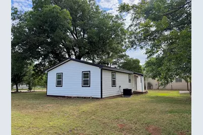 628 W 3rd Street, Burkburnett, TX 76354 - Photo 3