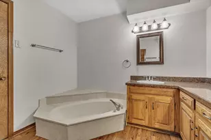 1009 Kings Canyon Ct, Grapevine, TX 76051 - Photo 17