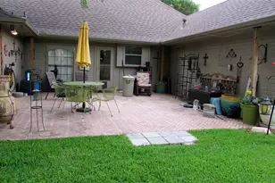 901 Lakeway Dr, Ennis, TX 75119 - Photo 3