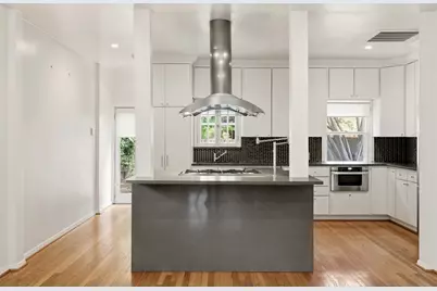 825 Thomasson Drive, Dallas, TX 75208 - Photo 13