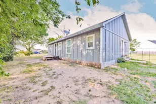 709 W Live Oak St, Alvord, TX 76225 - Photo 1