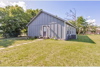 709 W Live Oak Street, Alvord, TX 76225 - Photo 11