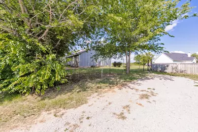 709 W Live Oak Street, Alvord, TX 76225 - Photo 3