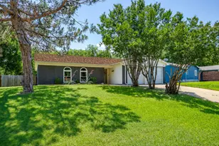 712 Poe St, Azle, TX 76020 - Photo 5