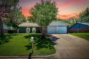712 Poe St, Azle, TX 76020 - Photo 1