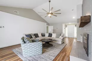 1917 Pleasant Valley Dr, Plano, TX 75023 - Photo 7
