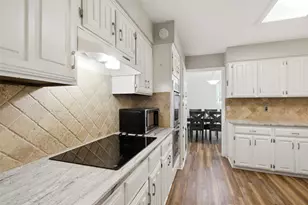 1917 Pleasant Valley Dr, Plano, TX 75023 - Photo 11