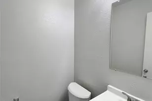 1108 N Elm St, Denton, TX 76201 - Photo 21
