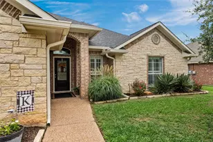 929 Princess Diana Dr, Waco, TX 76657 - Photo 3