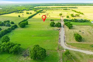 393 Private Road 33261, Sumner, TX 75486 - Photo 1