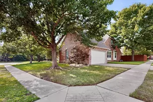 700 Salmon Run Ct, Euless, TX 76039 - Photo 11