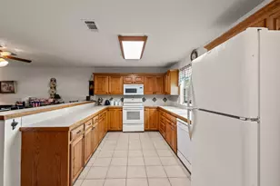 194 Bushwhacker Dr, Mabank, TX 75156 - Photo 13
