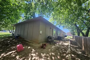 412 W Franklin St, Alvord, TX 76225 - Photo 11