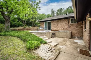2610 Oak Cliff Ln, Arlington, TX 76012 - Photo 27