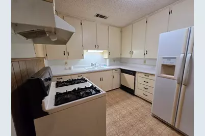 215 Woodard Avenue, Cleburne, TX 76033 - Photo 9