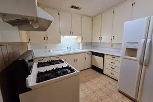 215 Woodard Ave, Cleburne, TX 76033 - Photo 9