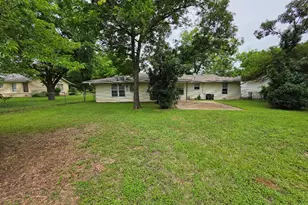 215 Woodard Ave, Cleburne, TX 76033 - Photo 17