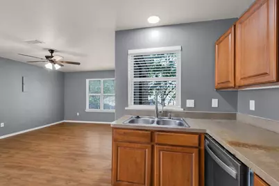 1205 E Powell Avenue, Fort Worth, TX 76104 - Photo 9