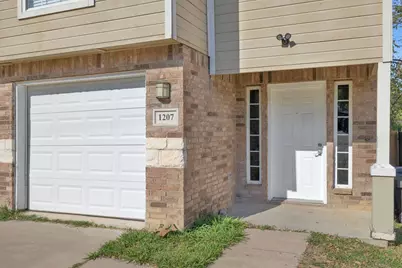 1205 E Powell Avenue, Fort Worth, TX 76104 - Photo 3