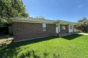 909 N 6th St, Sanger, TX 76266 - Photo 3