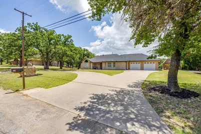 804 NE 9th Street, Mineral Wells, TX 76067 - Photo 3