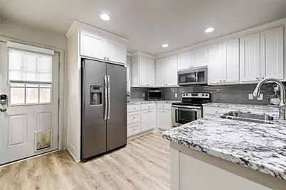 2926 Kathleen Lane, Euless, TX 76039 - Photo 9