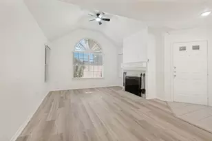 1004 Bridges Dr, Arlington, TX 76012 - Photo 9