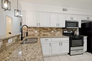 1004 Bridges Dr, Arlington, TX 76012 - Photo 11