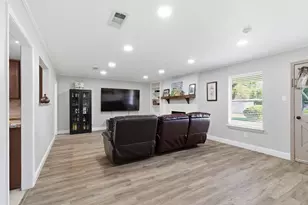 8516 Crestview Dr, North Richland Hills, TX 76182 - Photo 5
