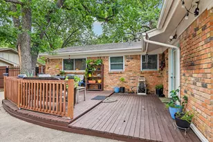 724 Bedford Ct W, Hurst, TX 76053 - Photo 11