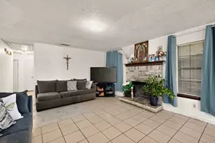 1317 Belinda Ct, Garland, TX 75040 - Photo 5