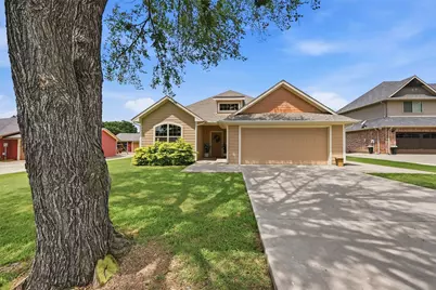 114 Sequoya Drive, Lake Kiowa, TX 76240 - Photo 1
