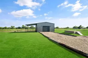 1019 Vaughan Ln, Tioga, TX 76271 - Photo 11