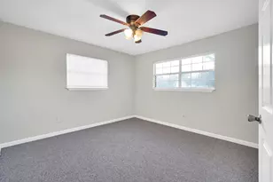 205 W Latimer St, Ennis, TX 75119 - Photo 17