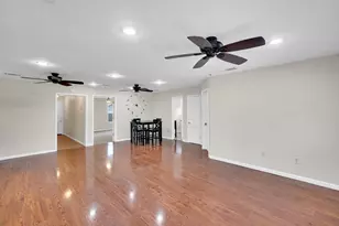 205 W Latimer St, Ennis, TX 75119 - Photo 5