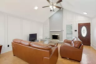 2013 Arles Ln, Carrollton, TX 75007 - Photo 3