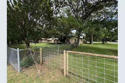 323 S Fisher Street, Gorman, TX 76454 - Photo 9