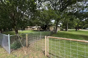 323 S Fisher St, Gorman, TX 76454 - Photo 9